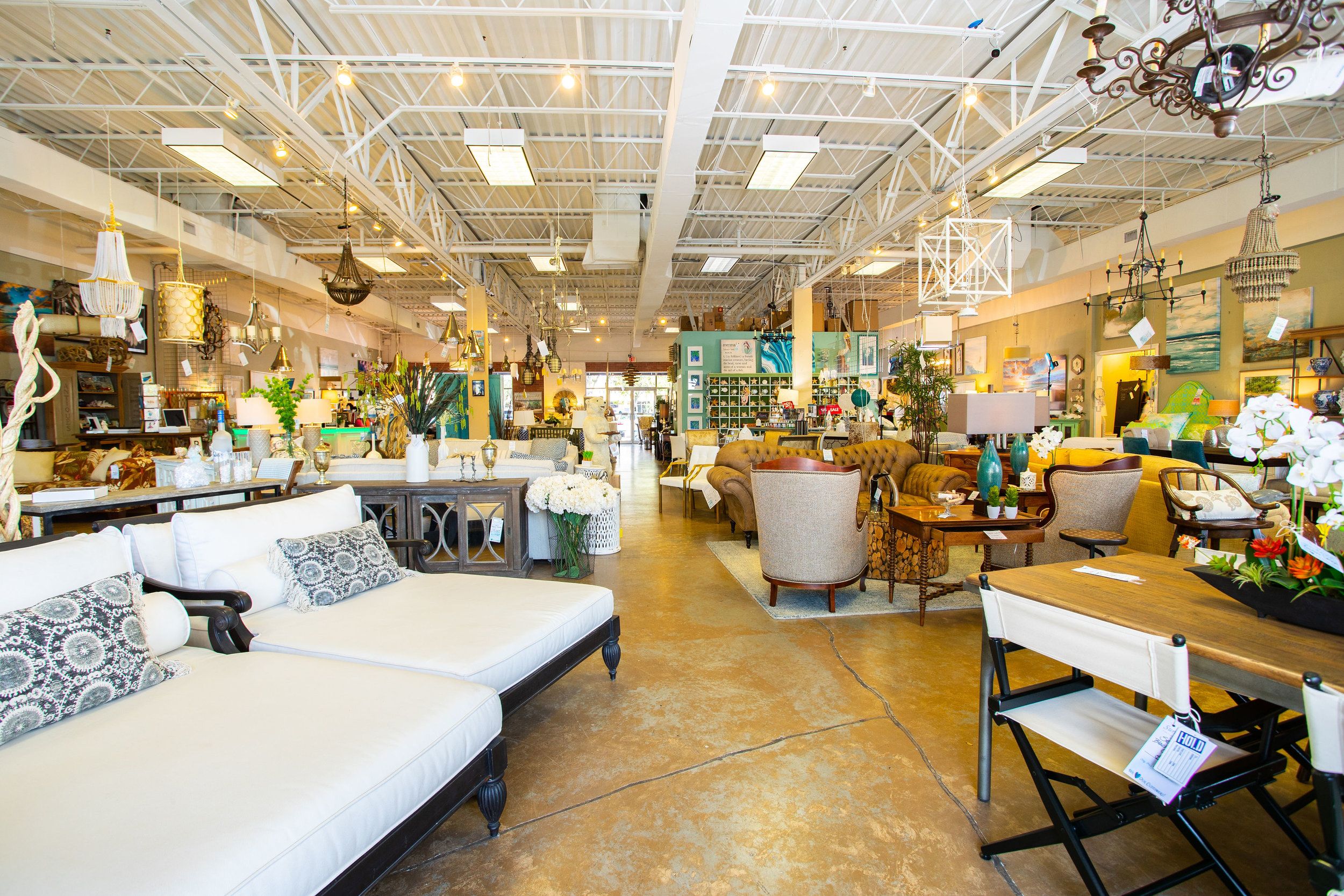 Secondhand furniture and home decor for a low budget stylish home
