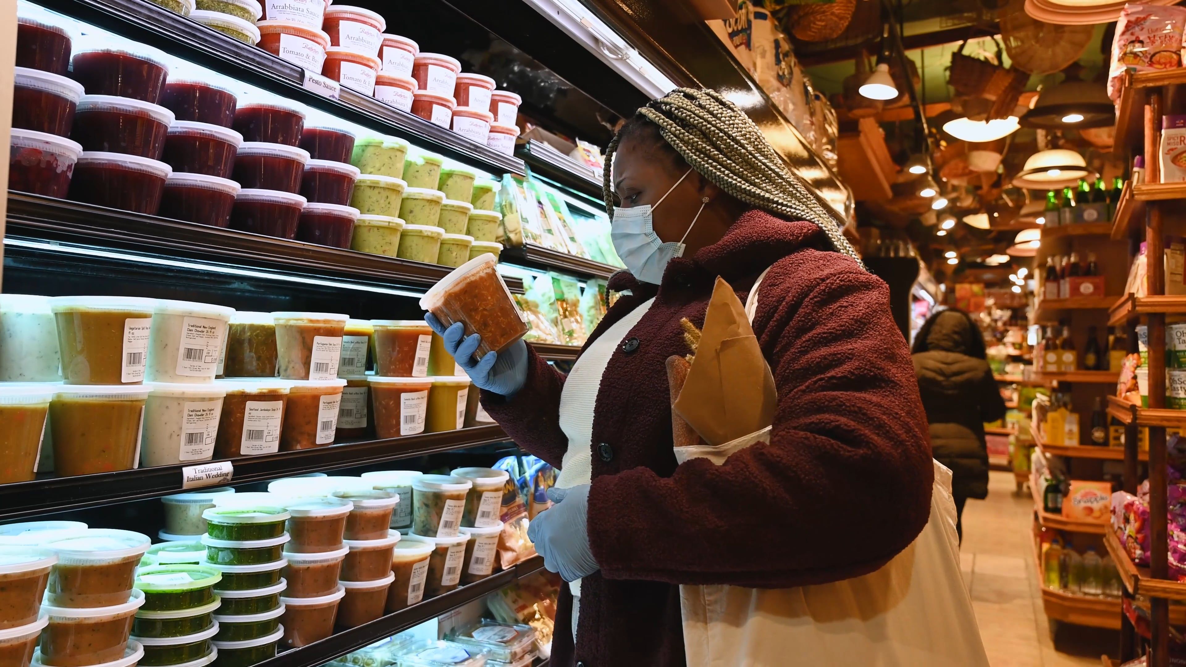 Budget-conscious grocery shopping with a planned food list