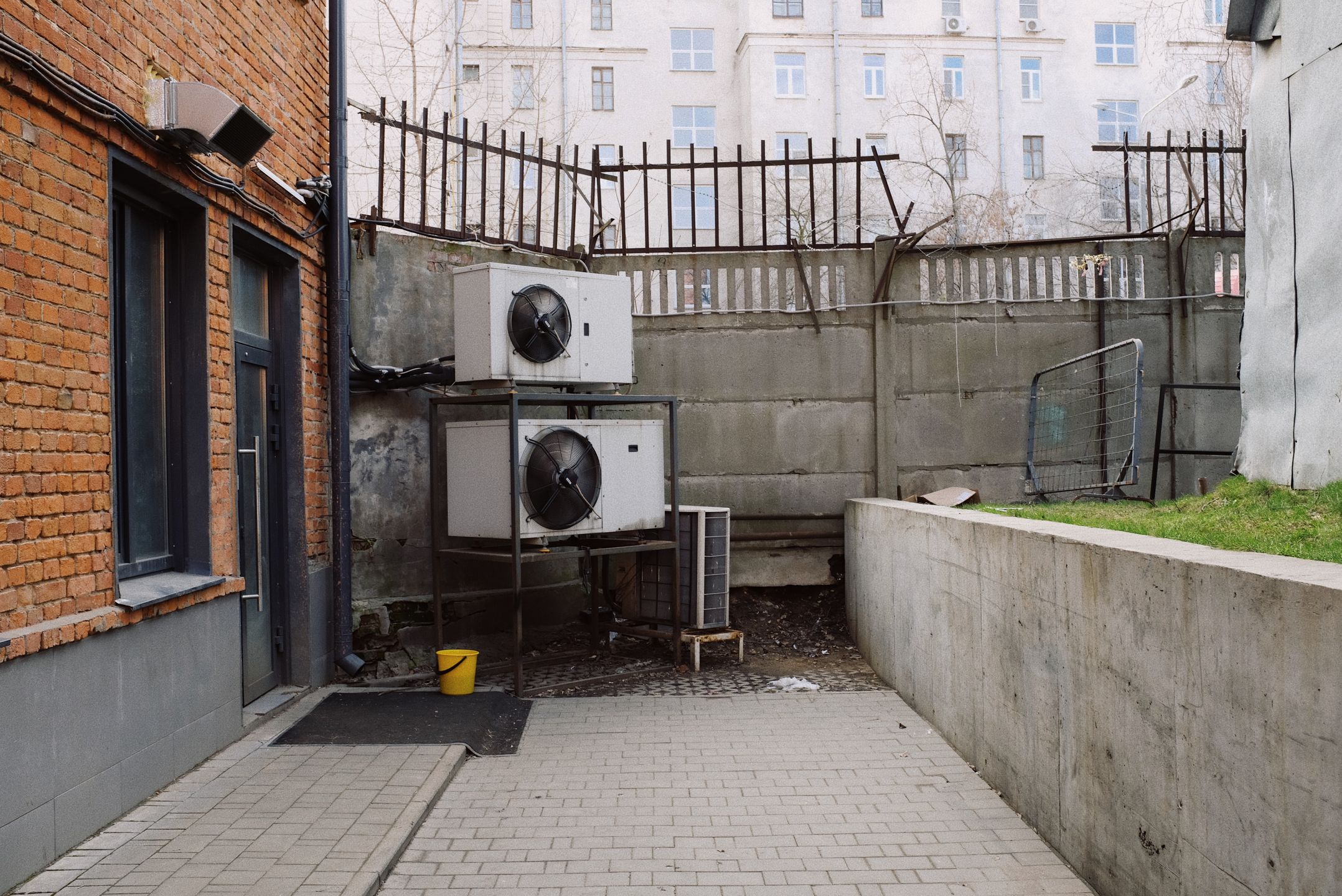 Outdoor heat pump unit beside a home for heating and cooling comparison